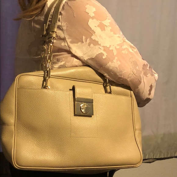 Versace - Picture 4 of 4